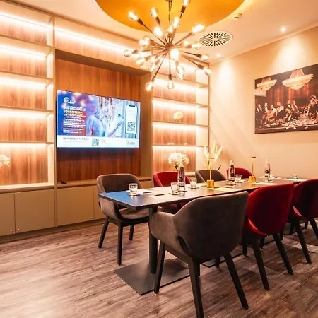Hotel Plaza Premium 4*