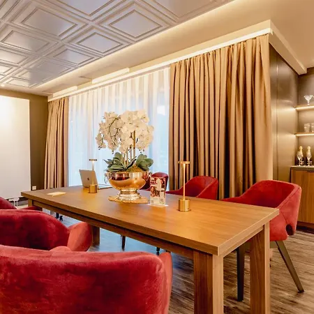 Plaza Premium Hotel