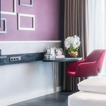 Plaza Premium Hotel