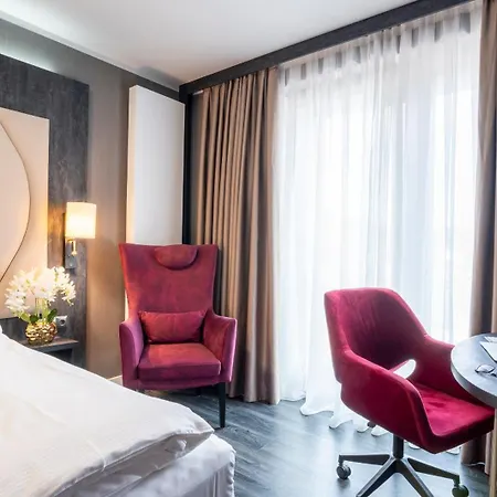 Plaza Premium Hotel